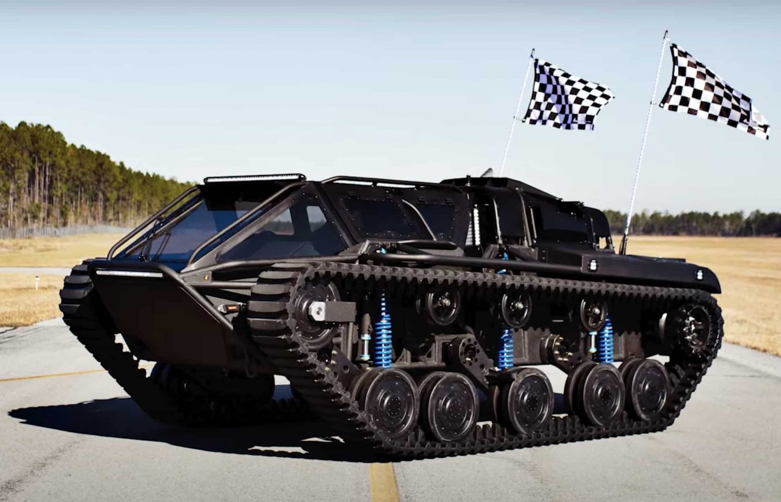Экстремальные американские вездеходы ripsaw для военных и гражданских нужд. самый быстрый в мире гусеничный танк ripsaw ev2 развивает 100 км/ч: он обошелся канье уэсту в полмиллиона долларов