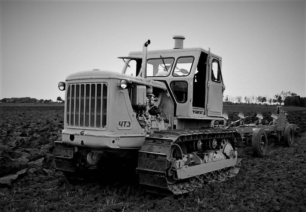 Гусеничный трактор т-100