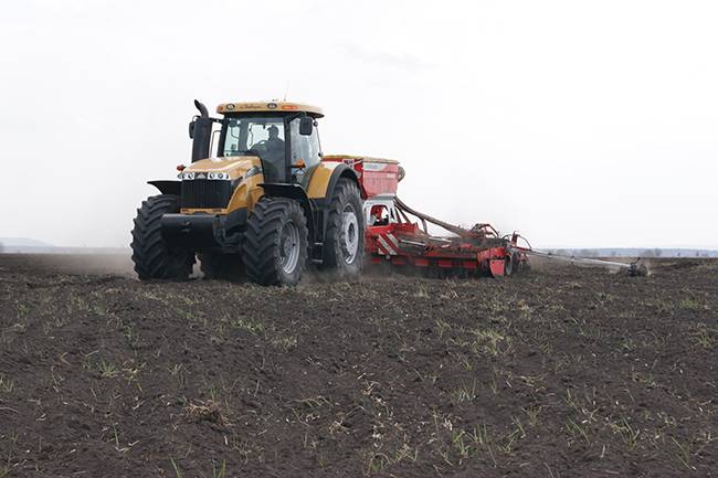 Умный трактор — достойный результат. испытания трактора challenger mt685d во львовской обл.