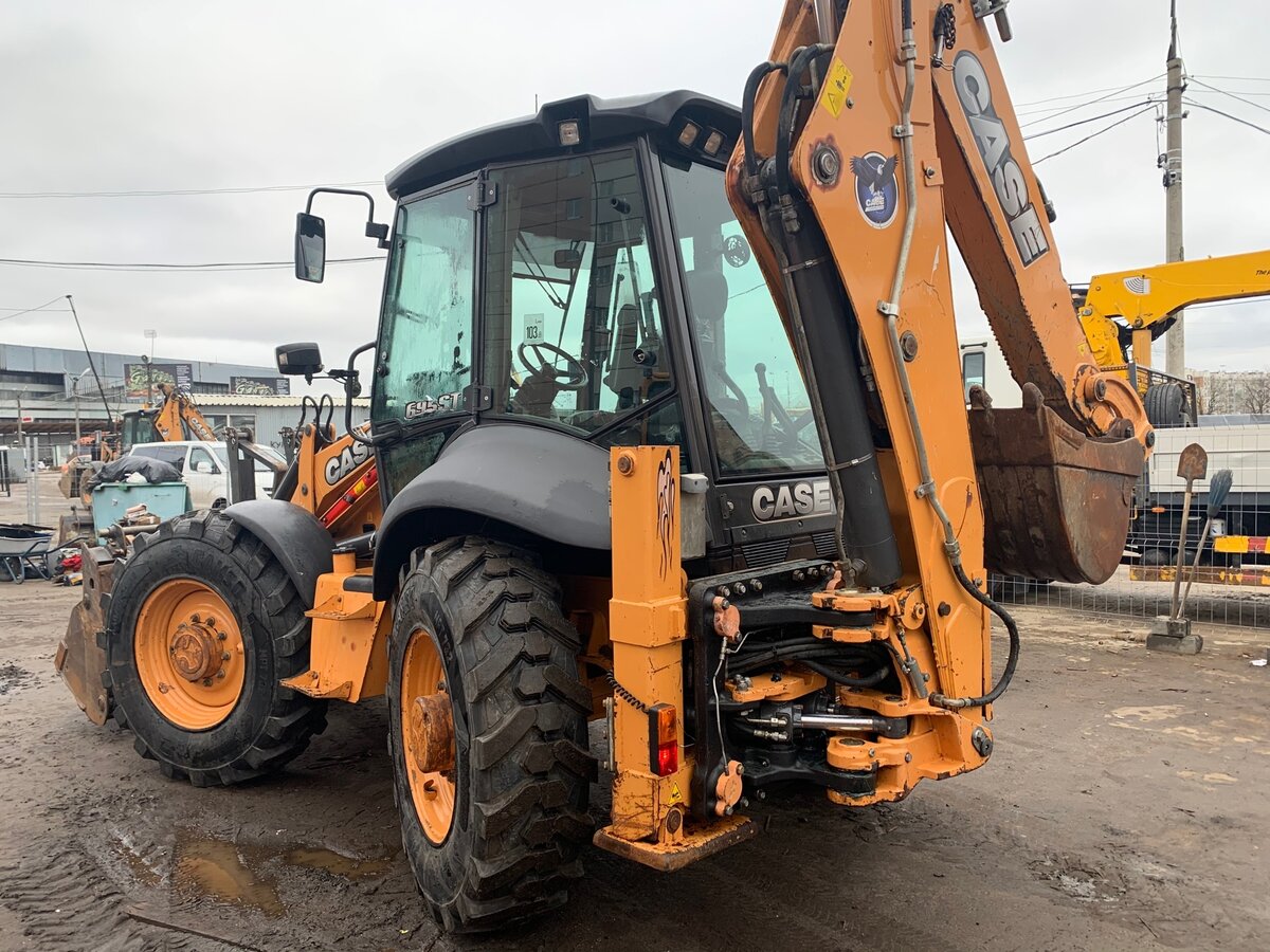 Сравнение равноколесных экскаваторов-погрузчиков case 695st и jcb 4cx