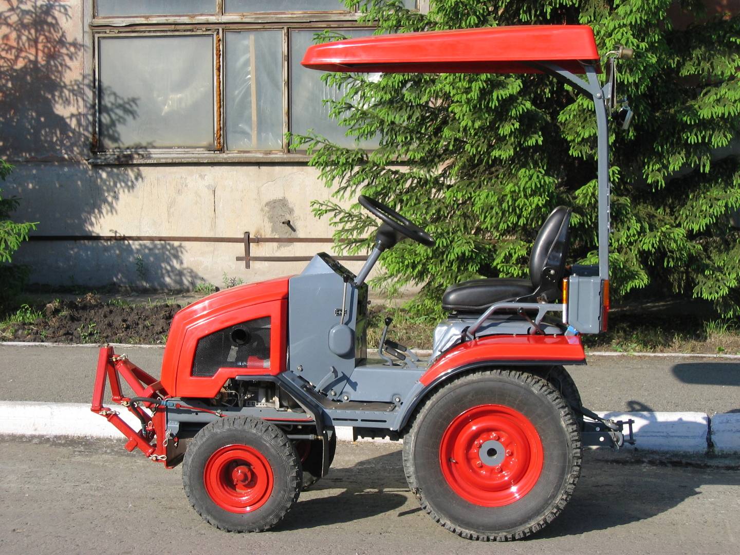 Технические характеристики мини-трактора кмз-012: размеры, вес