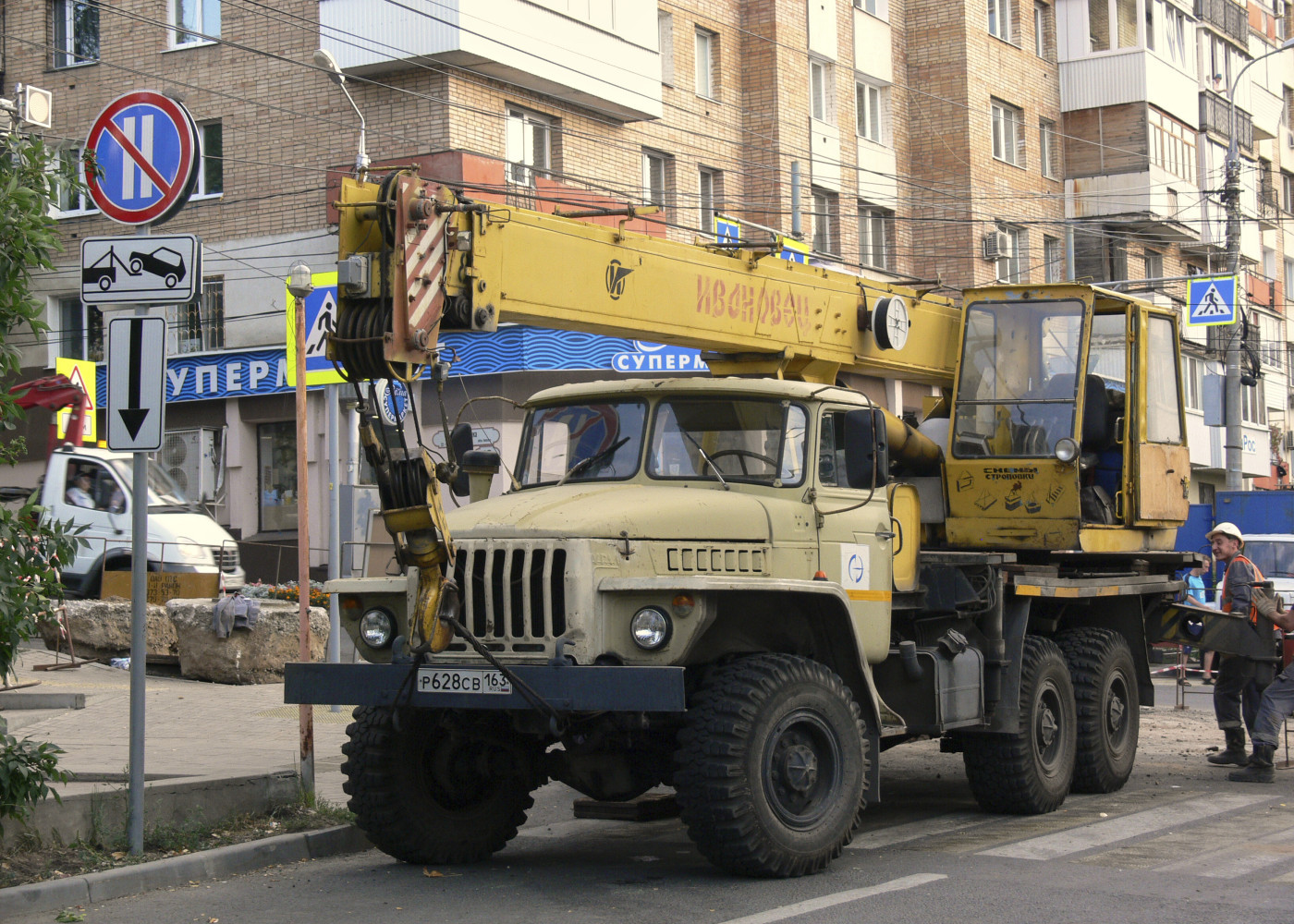 Автокран кс-35714-2 ивановец на базе шасси урал-5557 грузоподъемностью 17 тонн