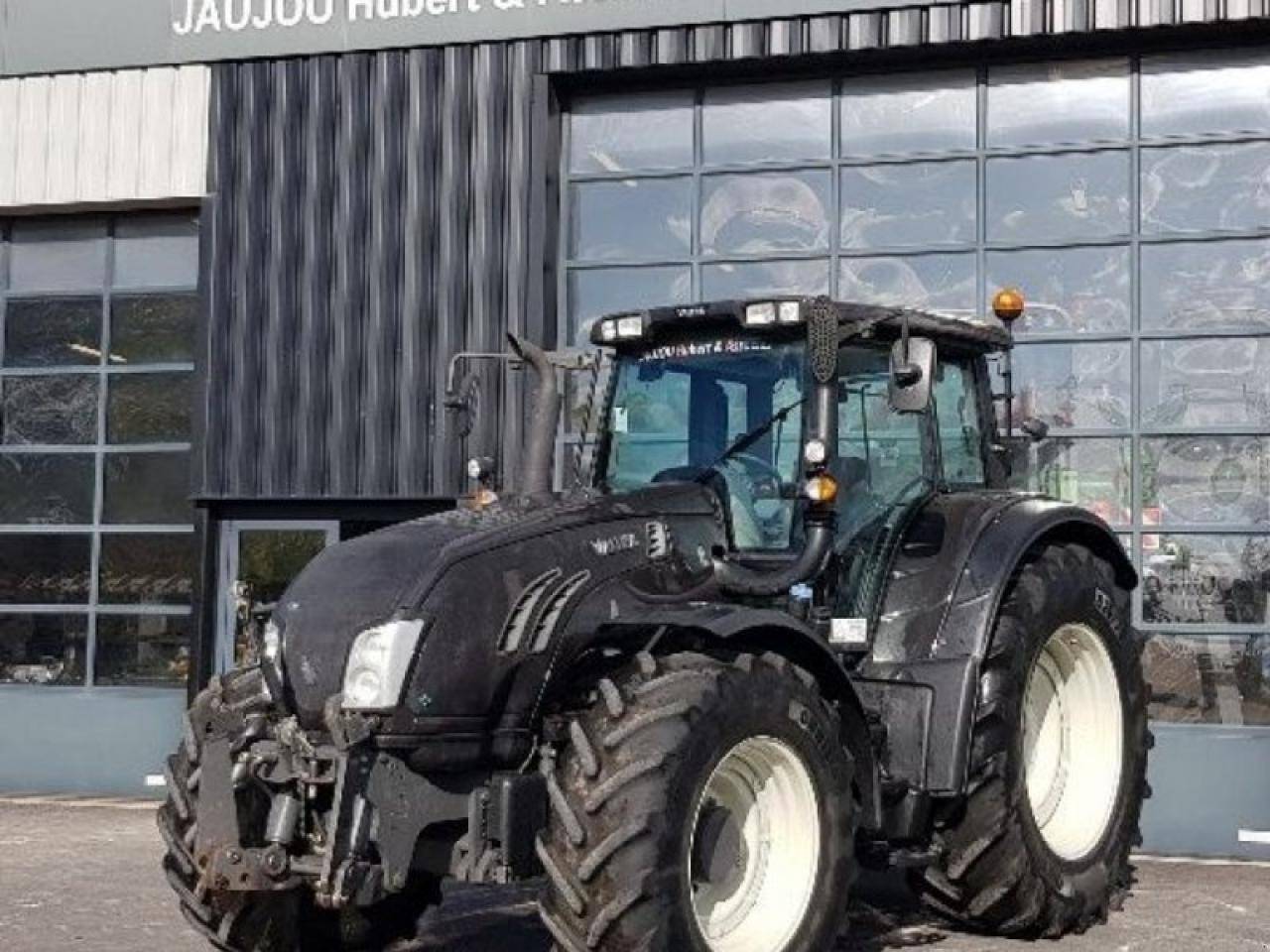Трактор valtra t213