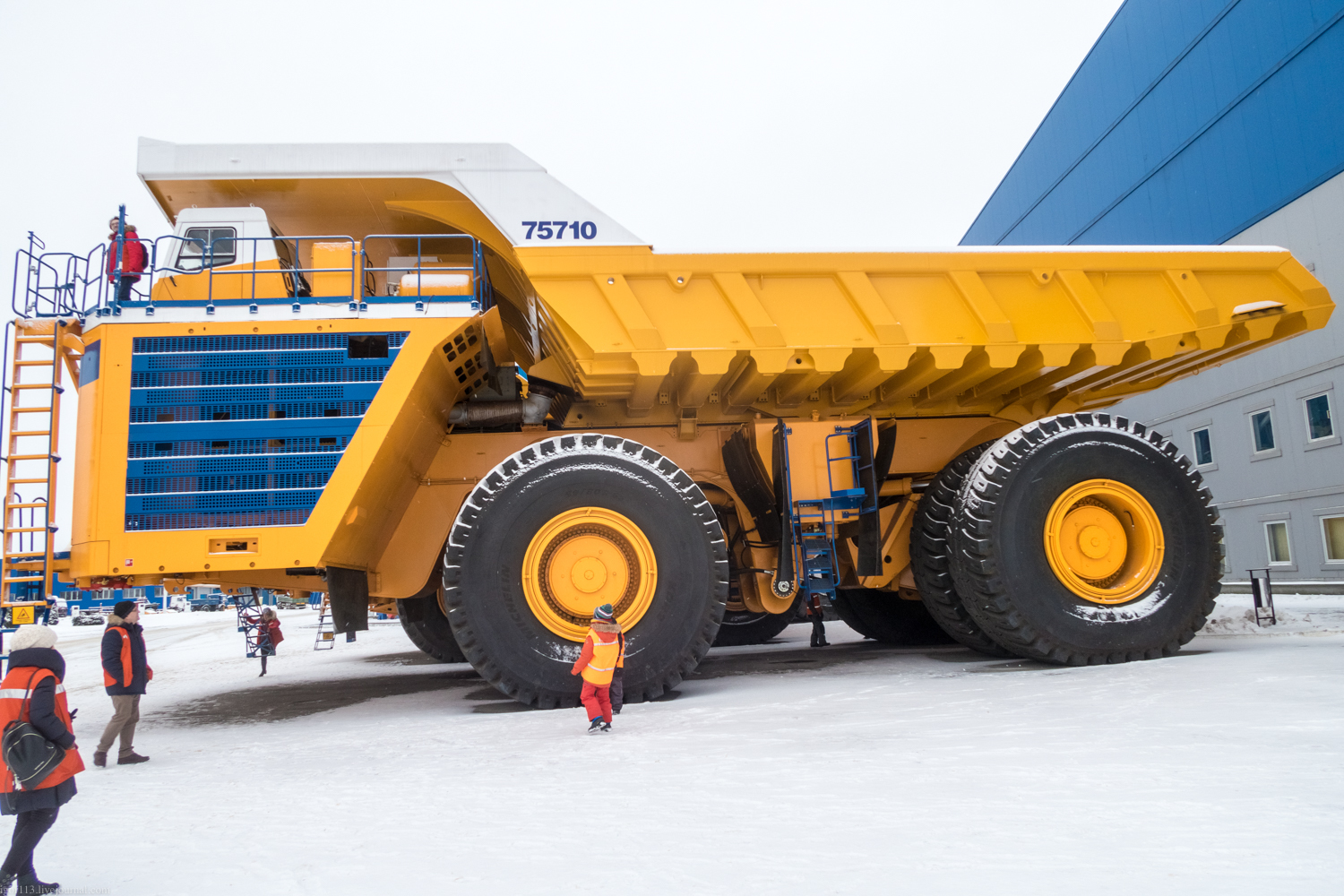 Самосвал грузоподъемностью 40 тонн nxg5650dt от компании xcmg