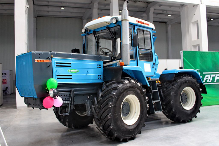 Трактор хтз 17221: оптимальный вариант для больших фермерских хозяйств