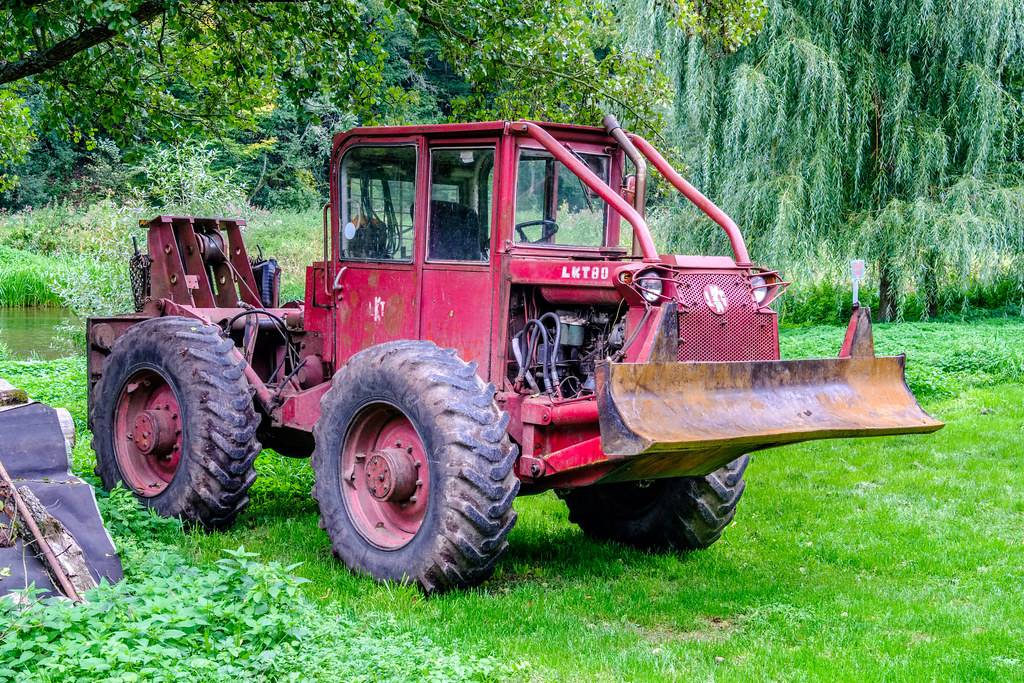 Виды и особенности трелевочных тракторов