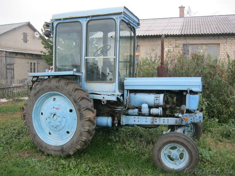 Трактор т 28 - тракторист