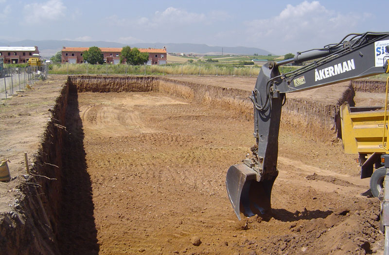 Разработка грунта экскаватором: в котловане, в траншее, обратная лопата