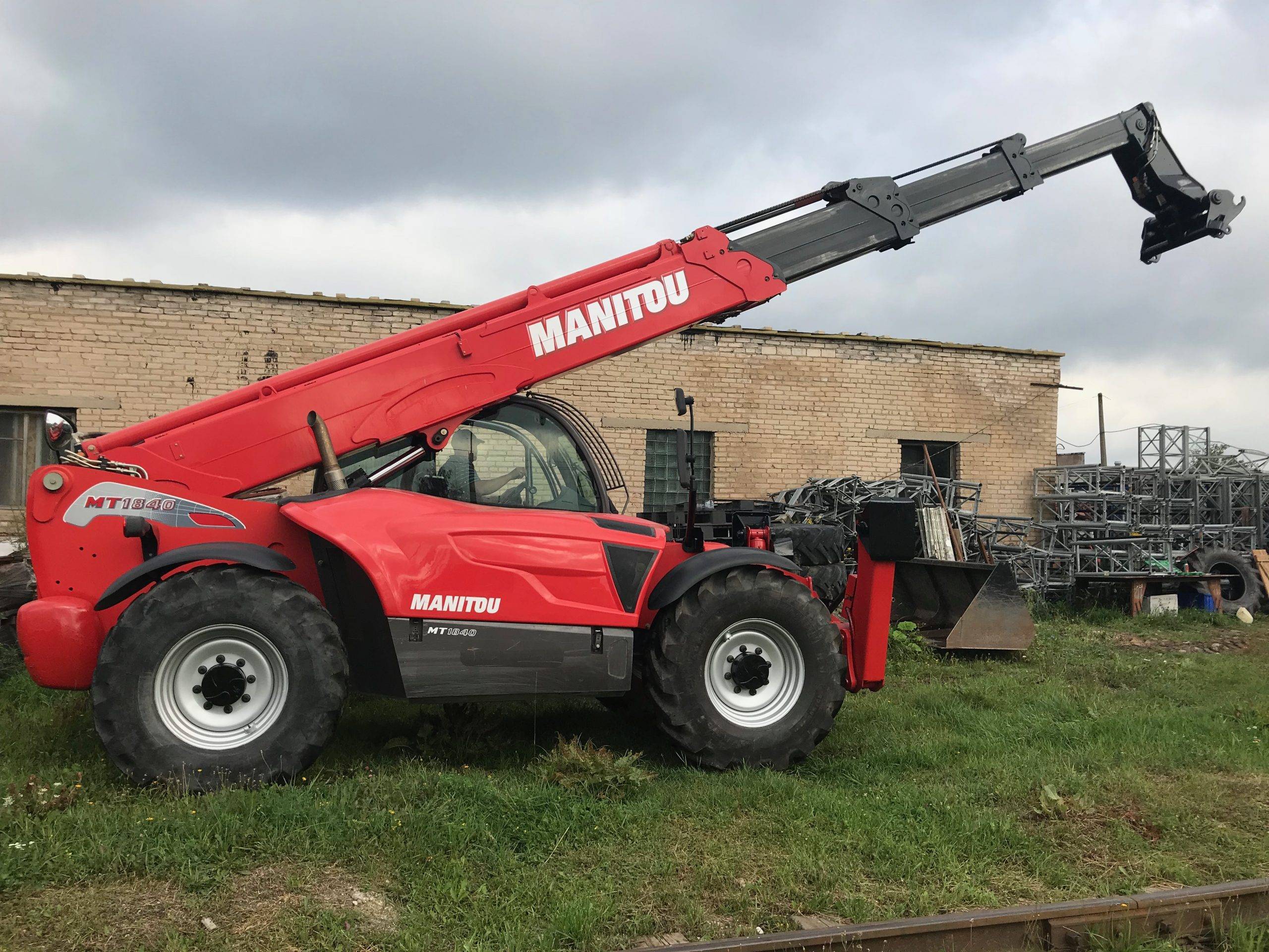 Телескопические погрузчики manitou с «умной» электроникой