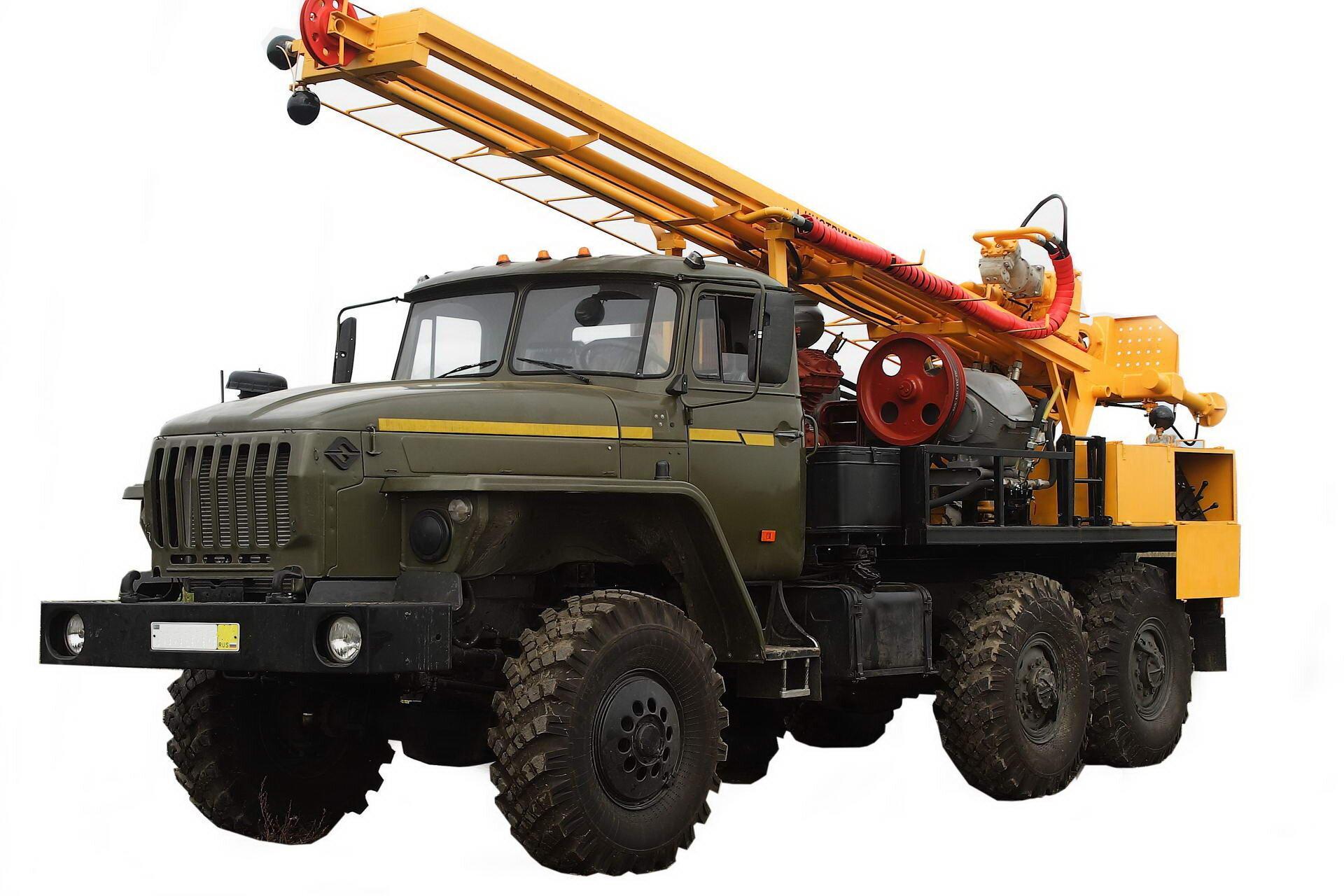 Буровая установка урб 2а2 на базе гусеничного трактора лхт-55