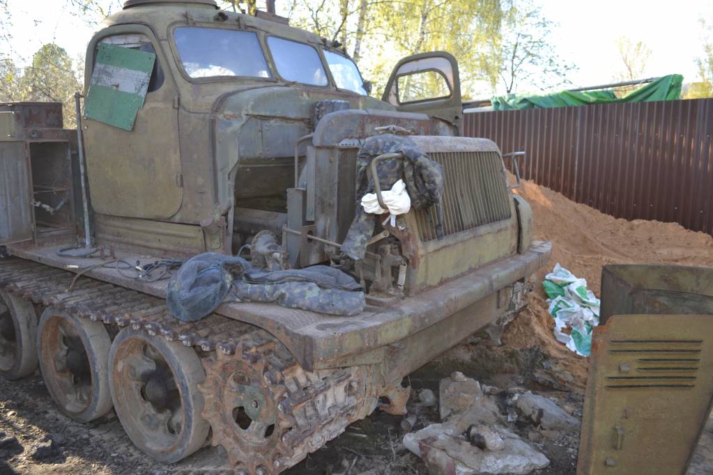 Артиллерийский тягач - artillery tractor